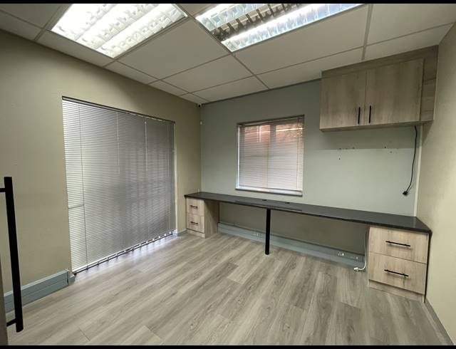 265M² OFFICE TO LET IN BRYANSTON